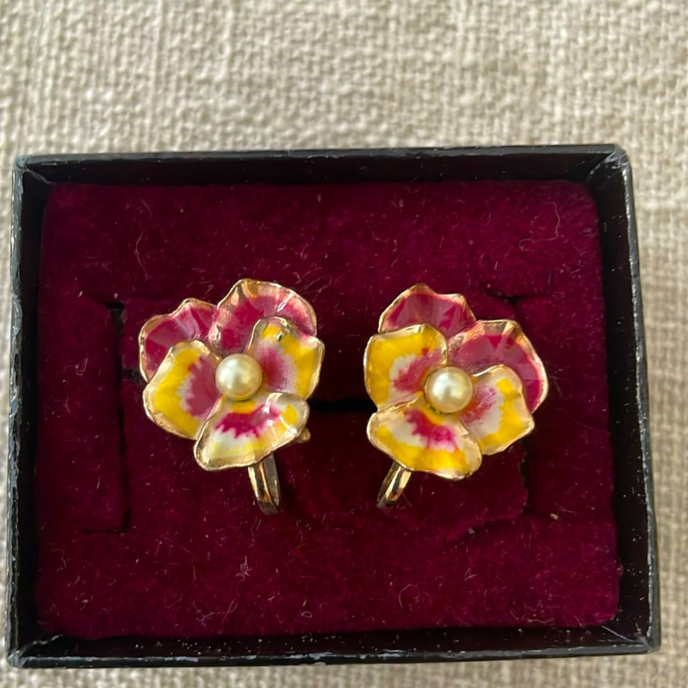 Vintage Screw Back Flower Earrings